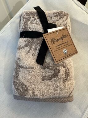 Wrangler Beige and Taupe Patterned washcloth Towel Set - NWT